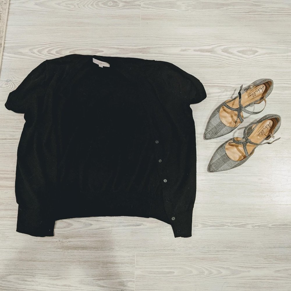 Black V-Neck Ann Taylor Loft Short Sleeve Cardigan